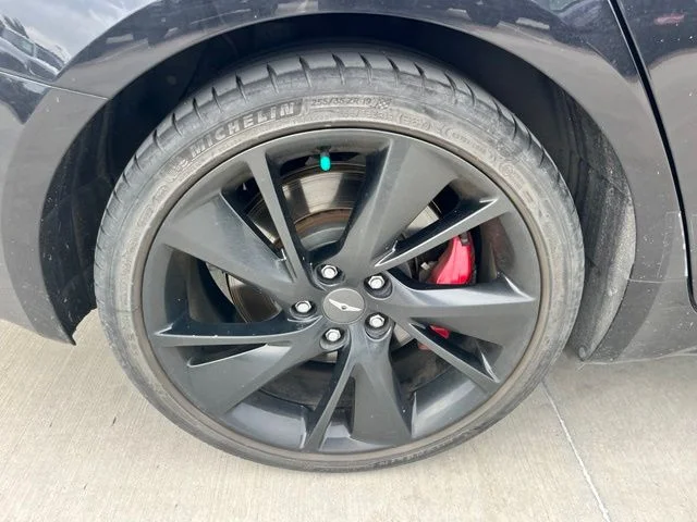 Used 2023 Black Genesis 3.3T image 9