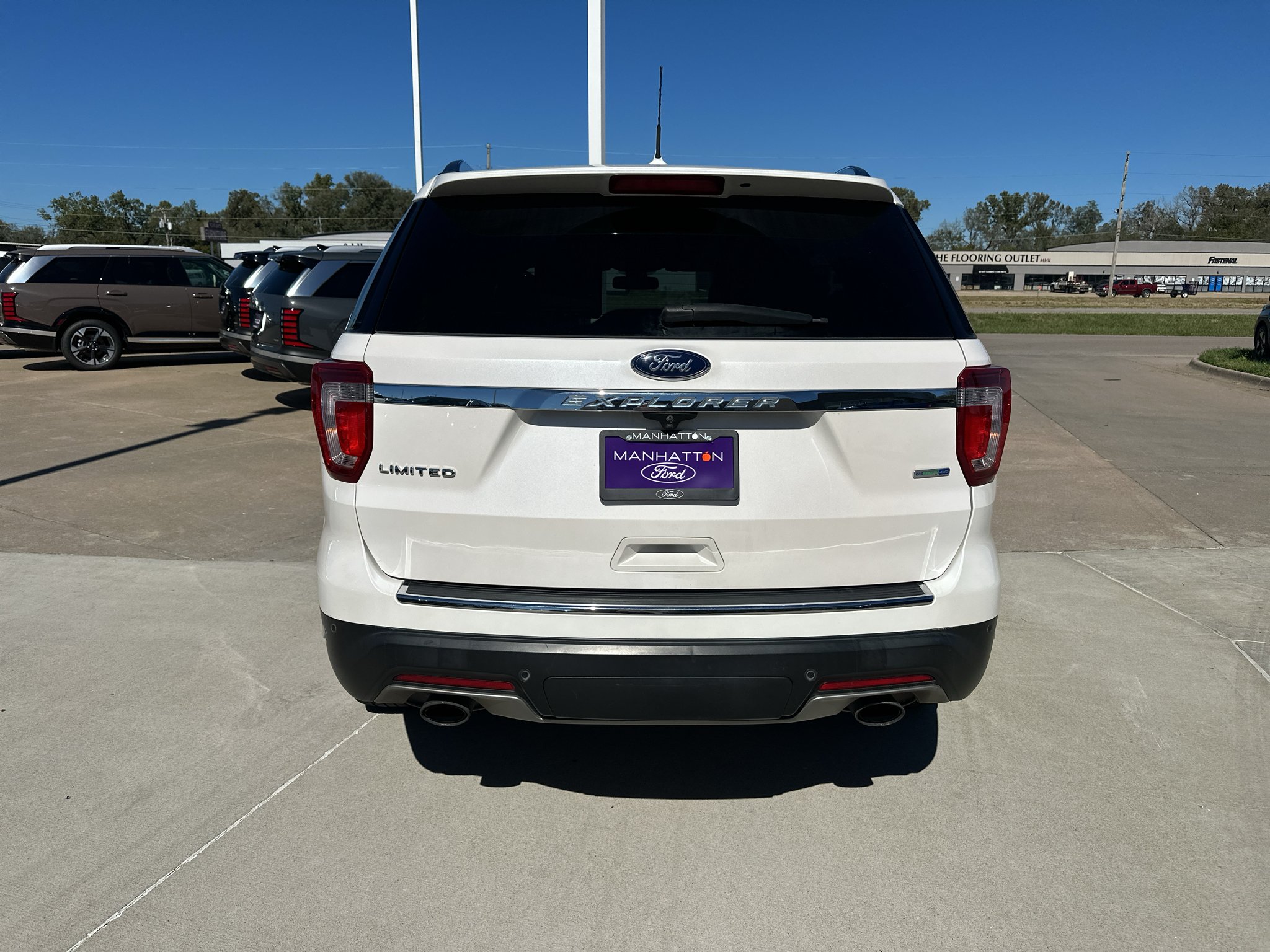 Used 2018 White Platinum Metallic Tri-Coat Ford Limited image 14