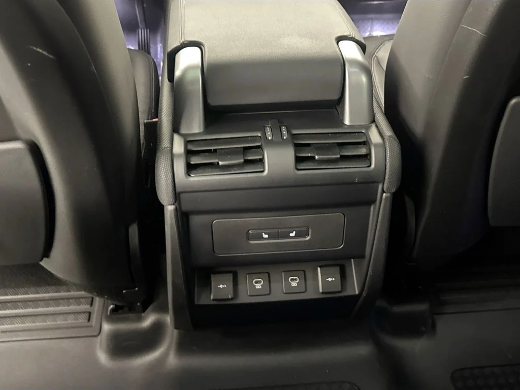 Certified Used 2022 White Land Rover X-Dynamic SE image 25