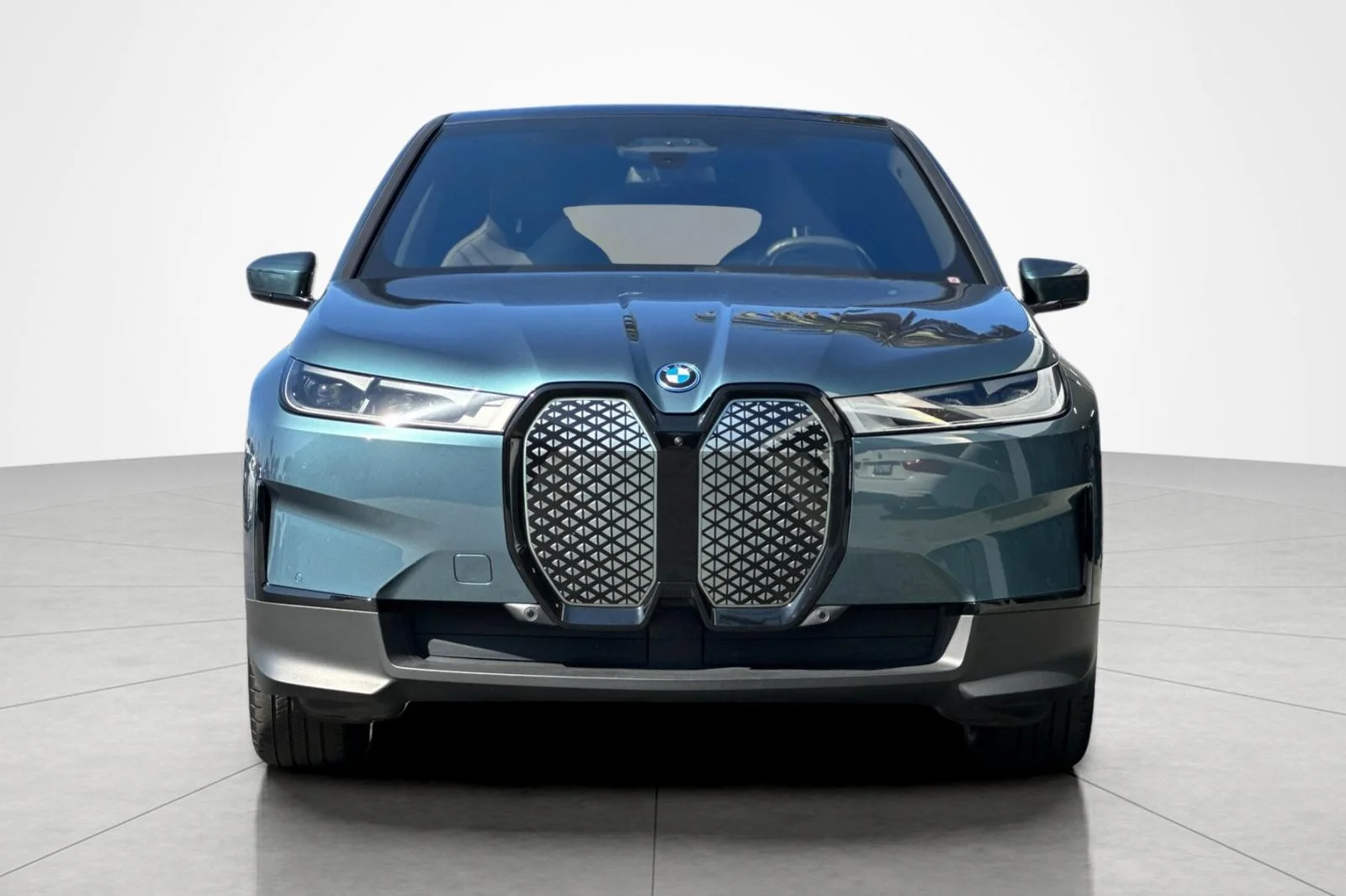 Used 2024 Blue Ridge Mountain Metallic BMW xDrive50 image 8