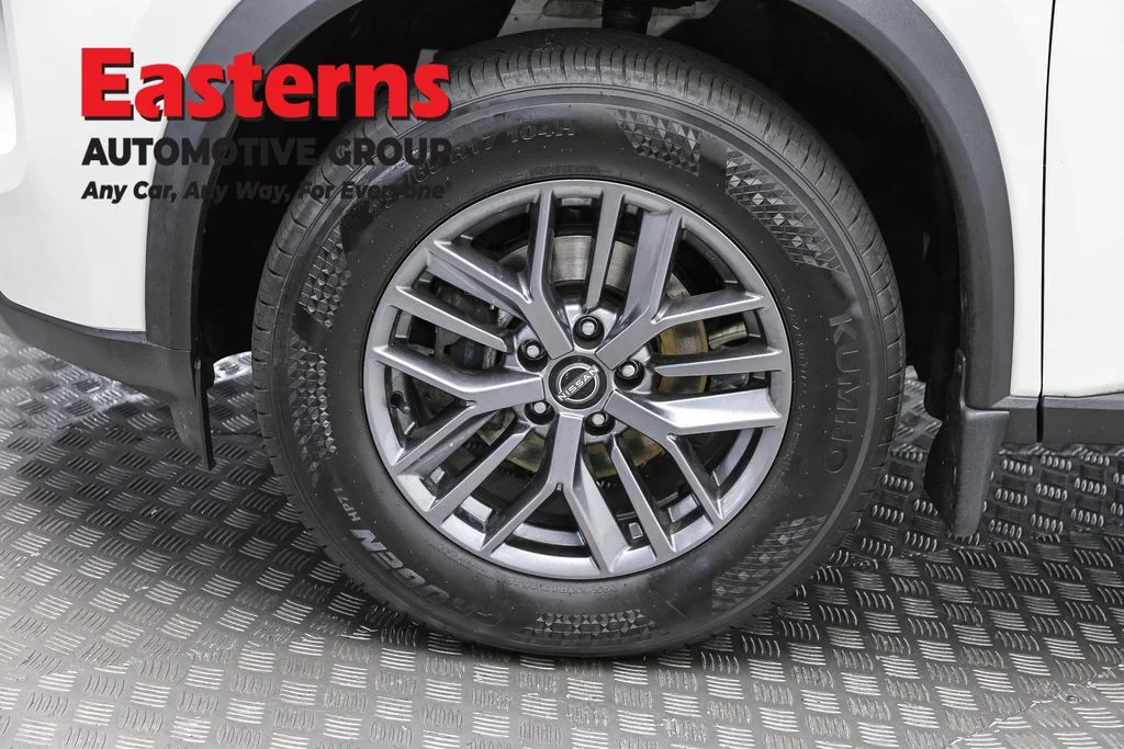 Used 2023 White Nissan S image 33