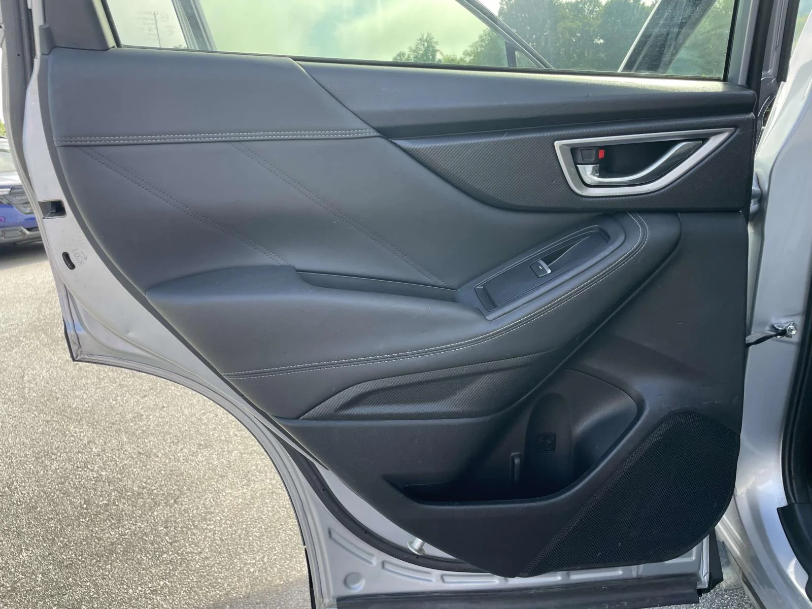 Used 2020 Ice Silver Metallic Subaru Limited image 2