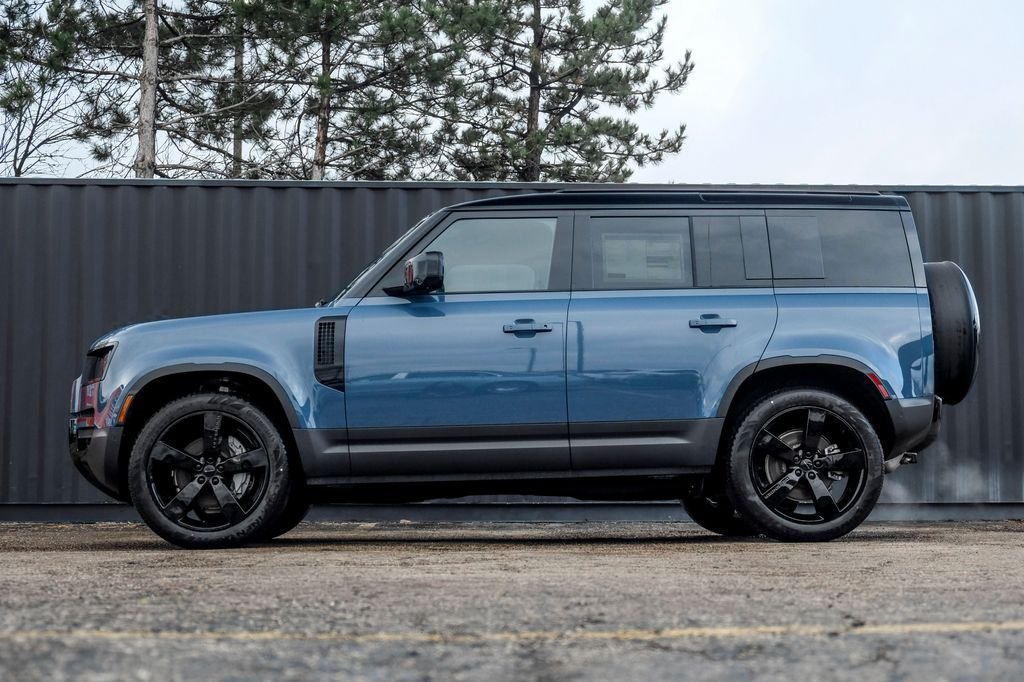 New 2026 Tasman Blue Land Rover S image 3