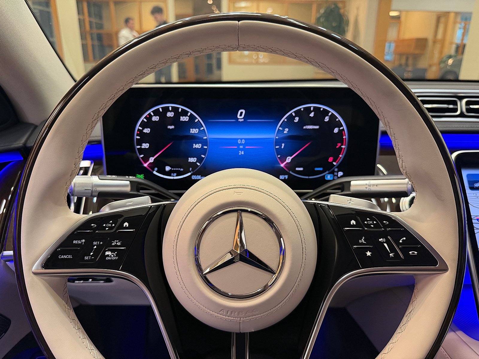 Certified Used 2026 MANUFAKTUR Moonlight White Metallic Mercedes-Benz 4MATIC® image 21