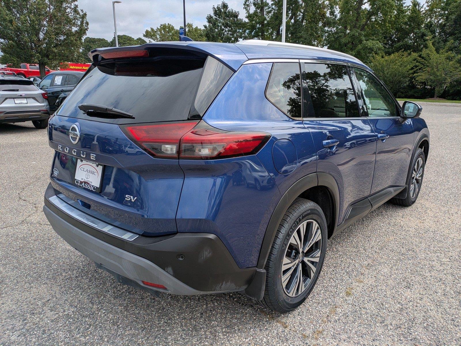 Used 2021 Caspian Blue Metallic Nissan SV image 4