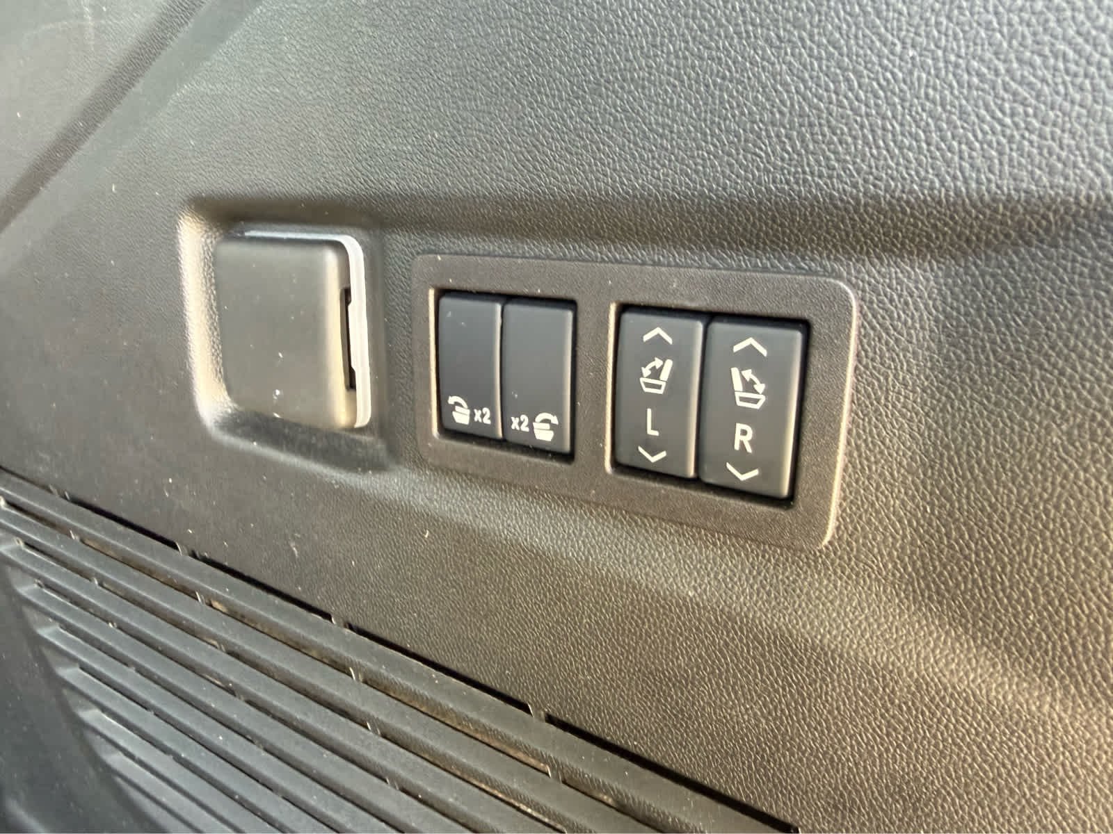 Used 2025 Iridescent Pearl Tricoat Chevrolet RST image 13