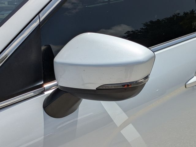 Used 2022 White Mitsubishi ES image 11
