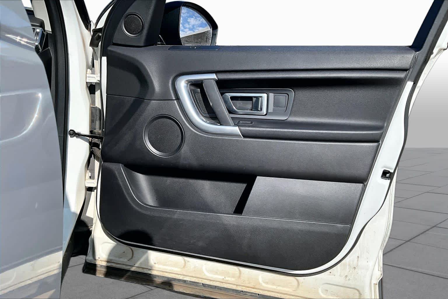 Used 2018 Fuji White Land Rover SE image 24