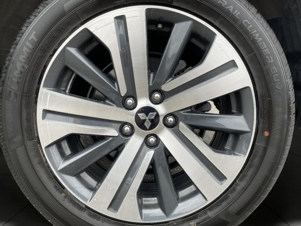 Used 2024 Gray Mitsubishi 2.0 ES image 26