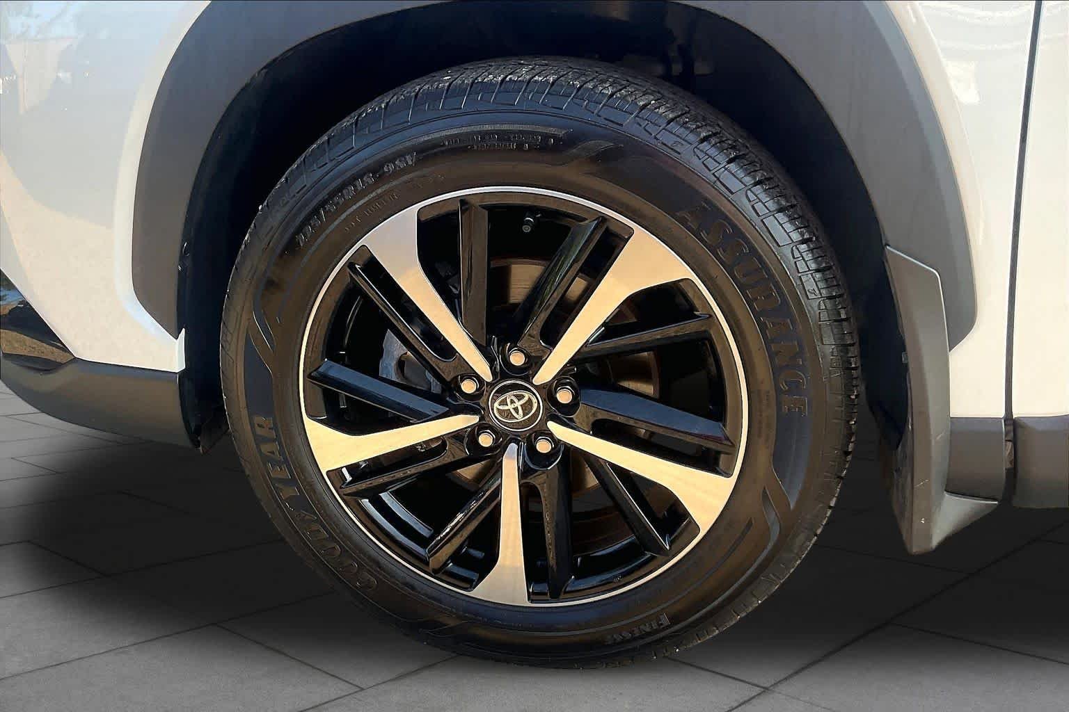 Used 2025 Wind Chill Pearl Toyota Hybrid XSE image 11