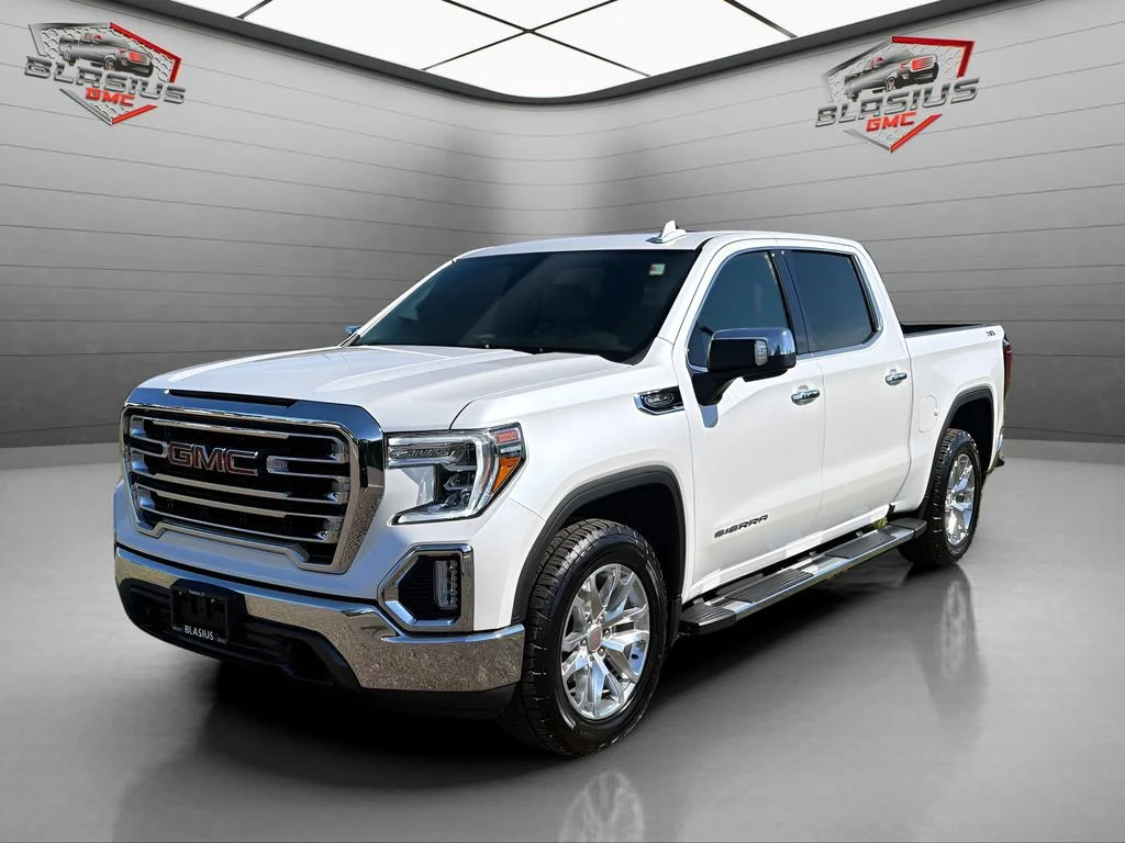2022 GMC Sierra 4WD Crew Cab Short Box SLT's photo