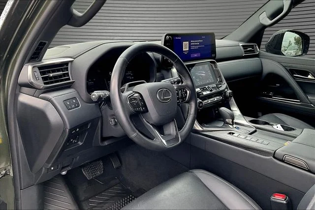 Used 2025 Green Lexus 700h Overtrail image 17