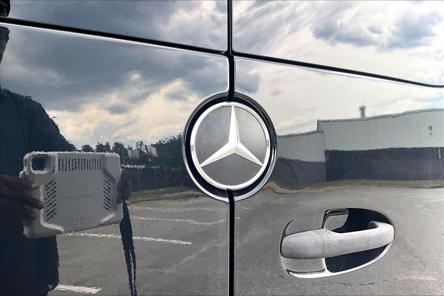 Used 2022 Obsidian Black Metallic Mercedes-Benz  image 33