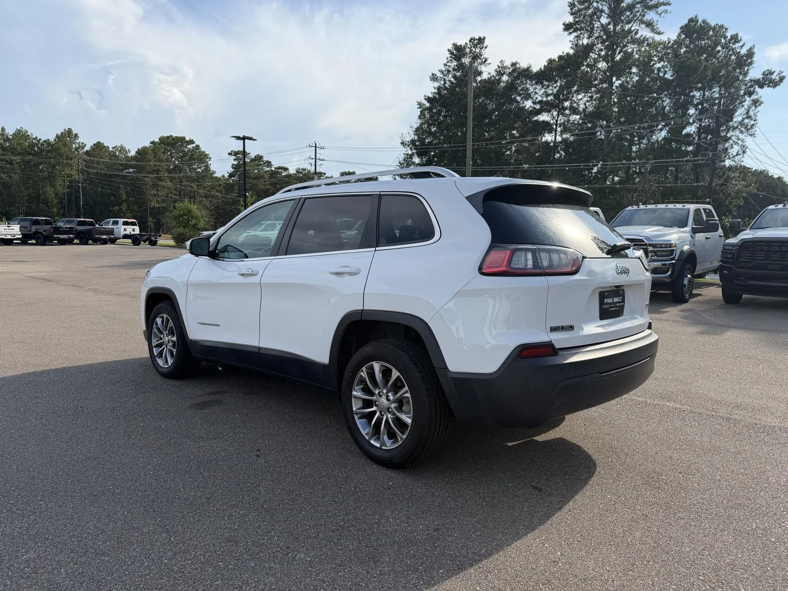 Used 2019 Bright White Clearcoat Jeep Latitude Plus image 4