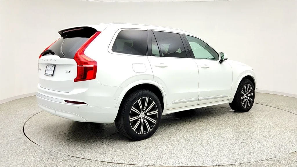 Used 2023 Crystal White Metallic Volvo B6 AWD Plus 7P image 5