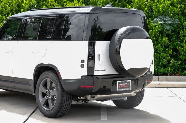 New 2026 Fuji White Land Rover S image 15