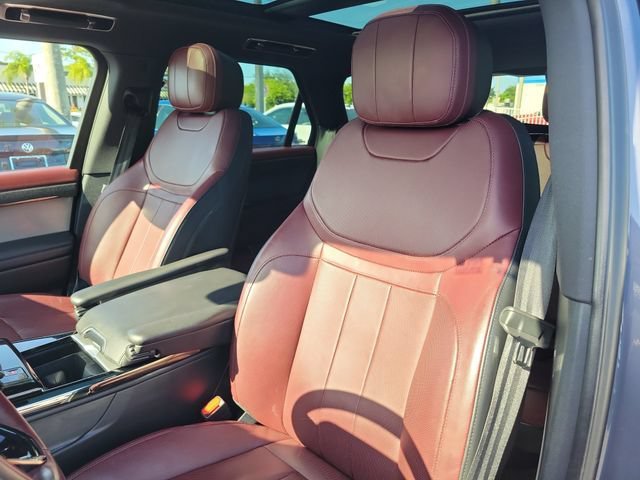 Used 2024 Blue Land Rover Dynamic SE image 18