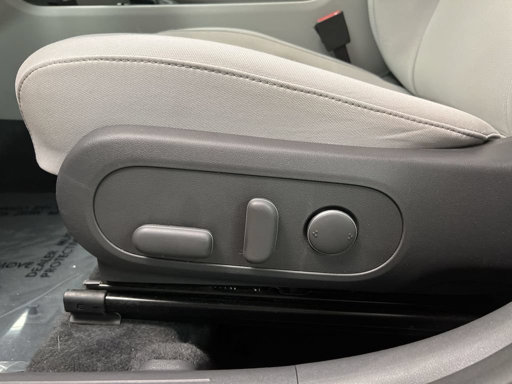 2025 Hyundai Kona SEL - Photo 12