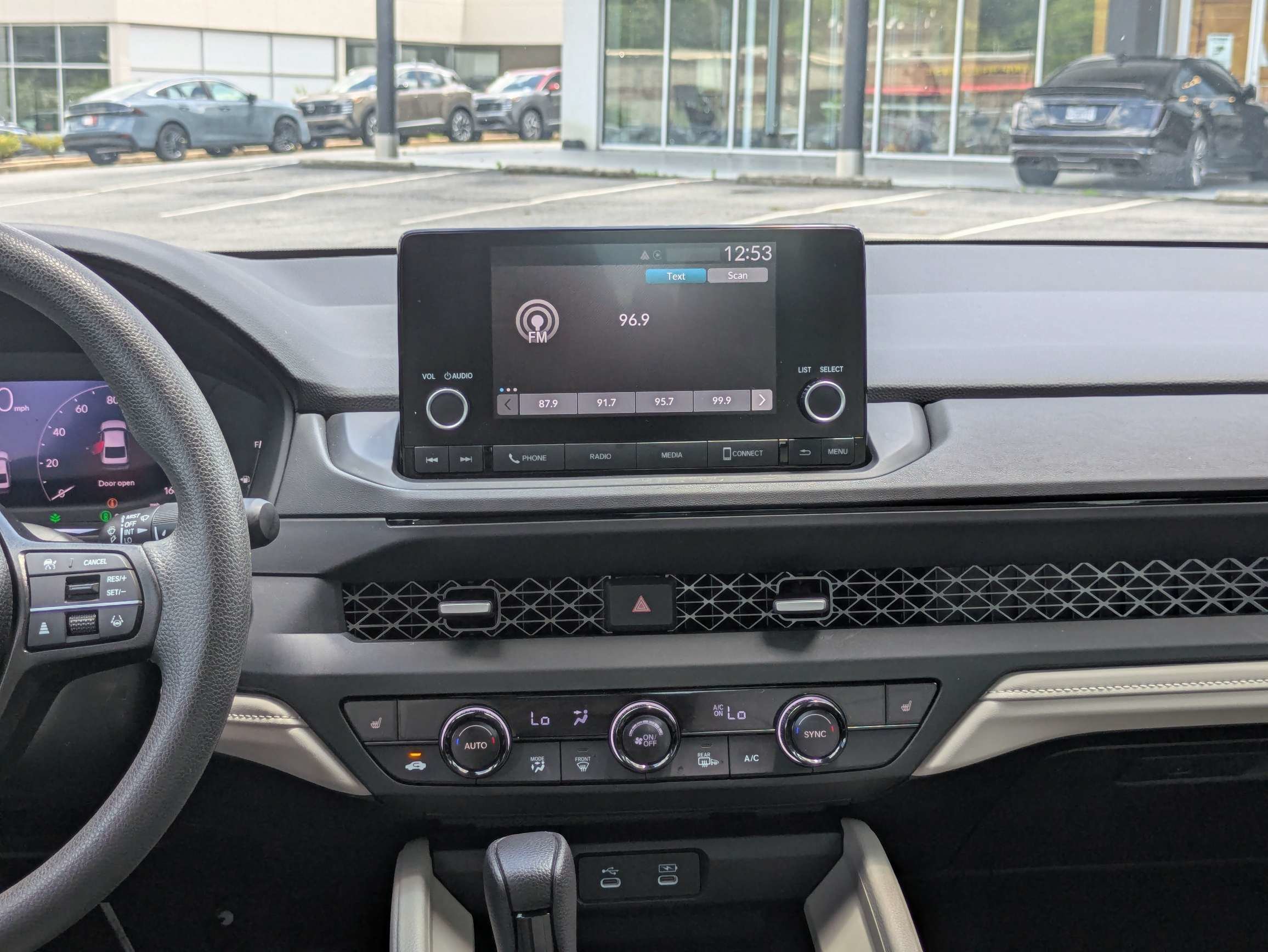 Used 2025  Honda SE image 14
