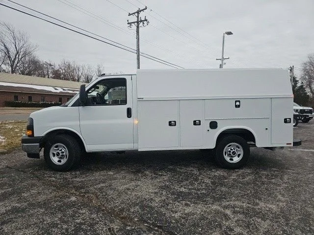 2024 GMC Savana Cutaway