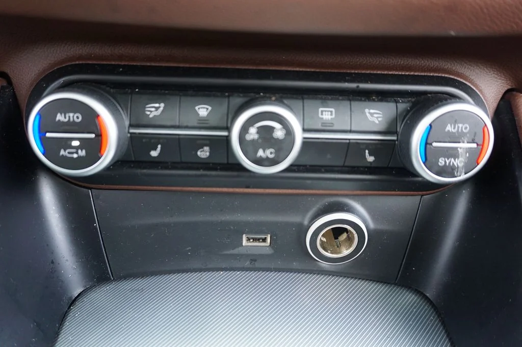 Used 2018 Black Alfa Romeo Ti image 17