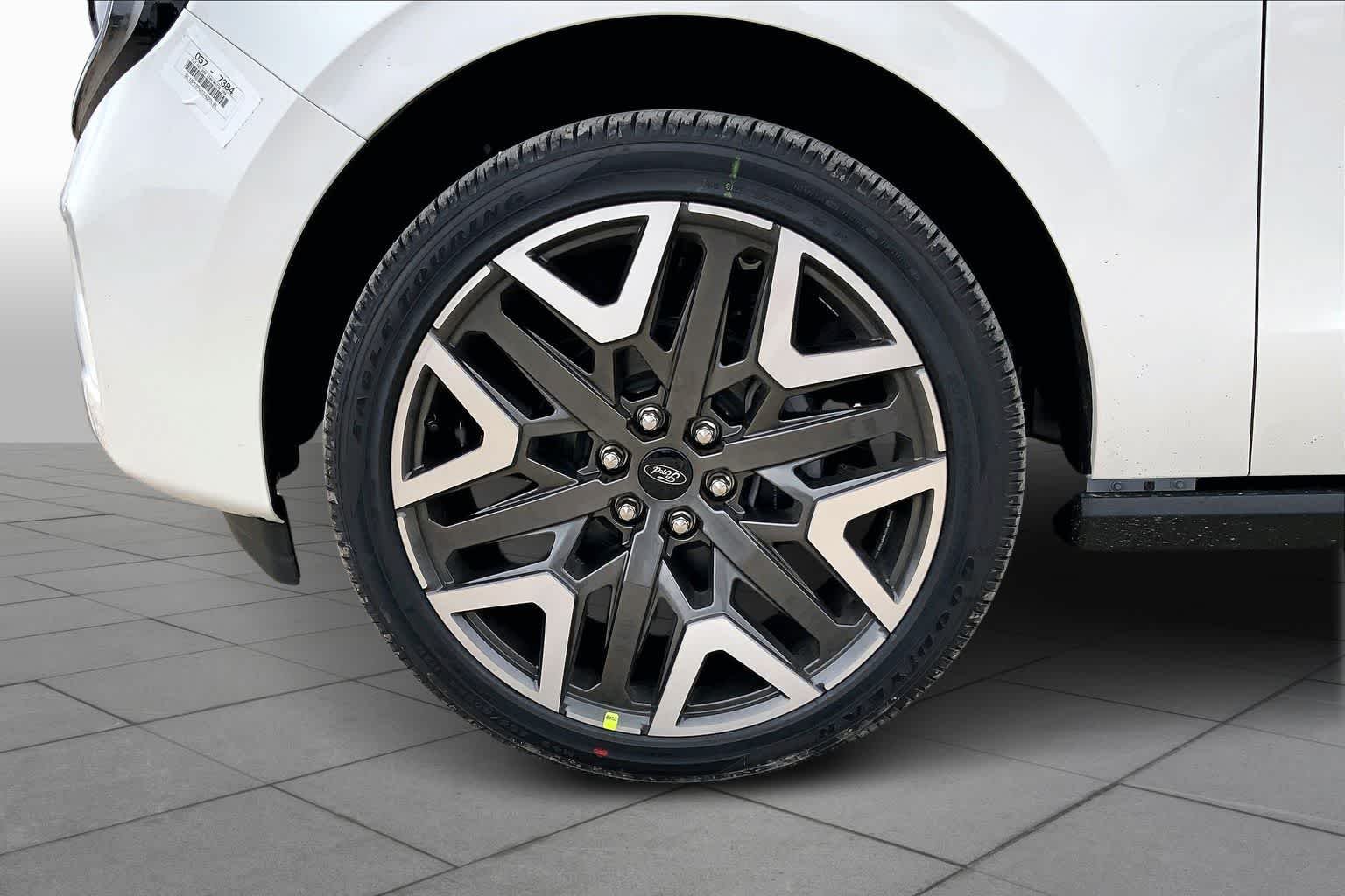 New 2026 Star White Metallic Tri-Coat Ford MAX Platinum® image 8