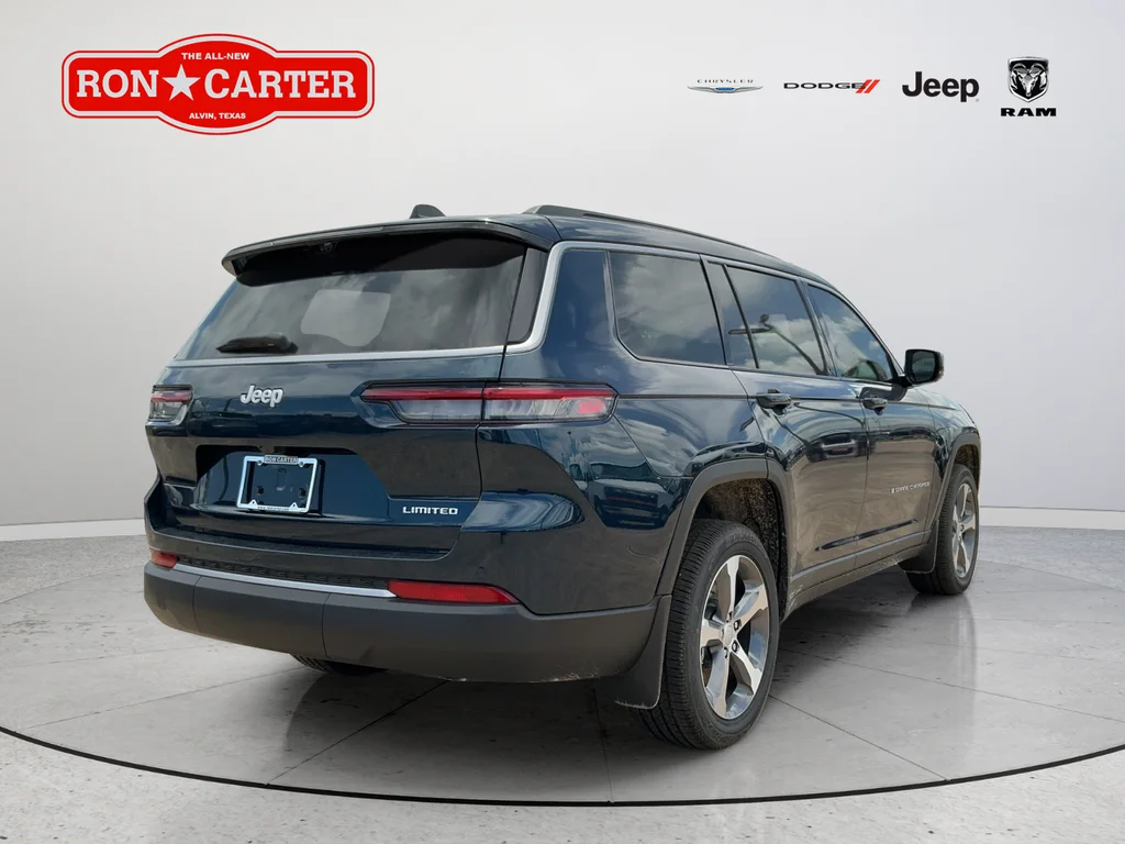 New 2026 Fathom Blue Pearl-Coat Exterior Paint Jeep Limited image 6