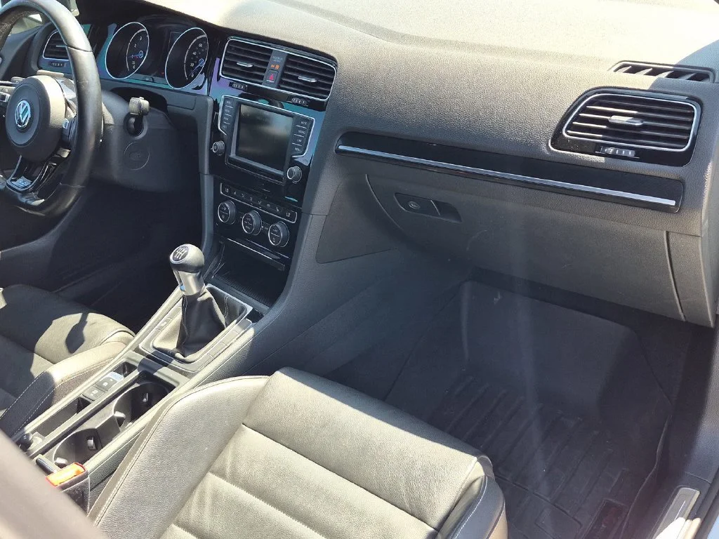 Used 2016 White Volkswagen  image 11