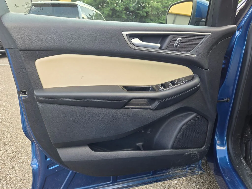 Used 2020 Blue Ford SEL image 11