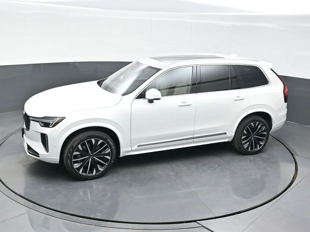 Used 2026 Crystal White Volvo Plus image 33