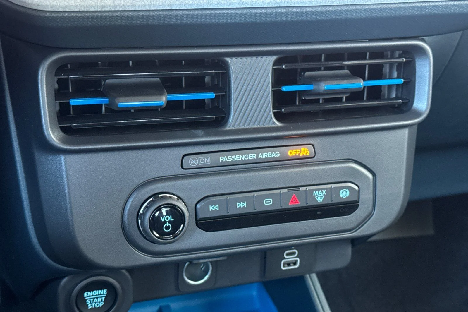 New 2026 Oxford White Ford XLT image 21