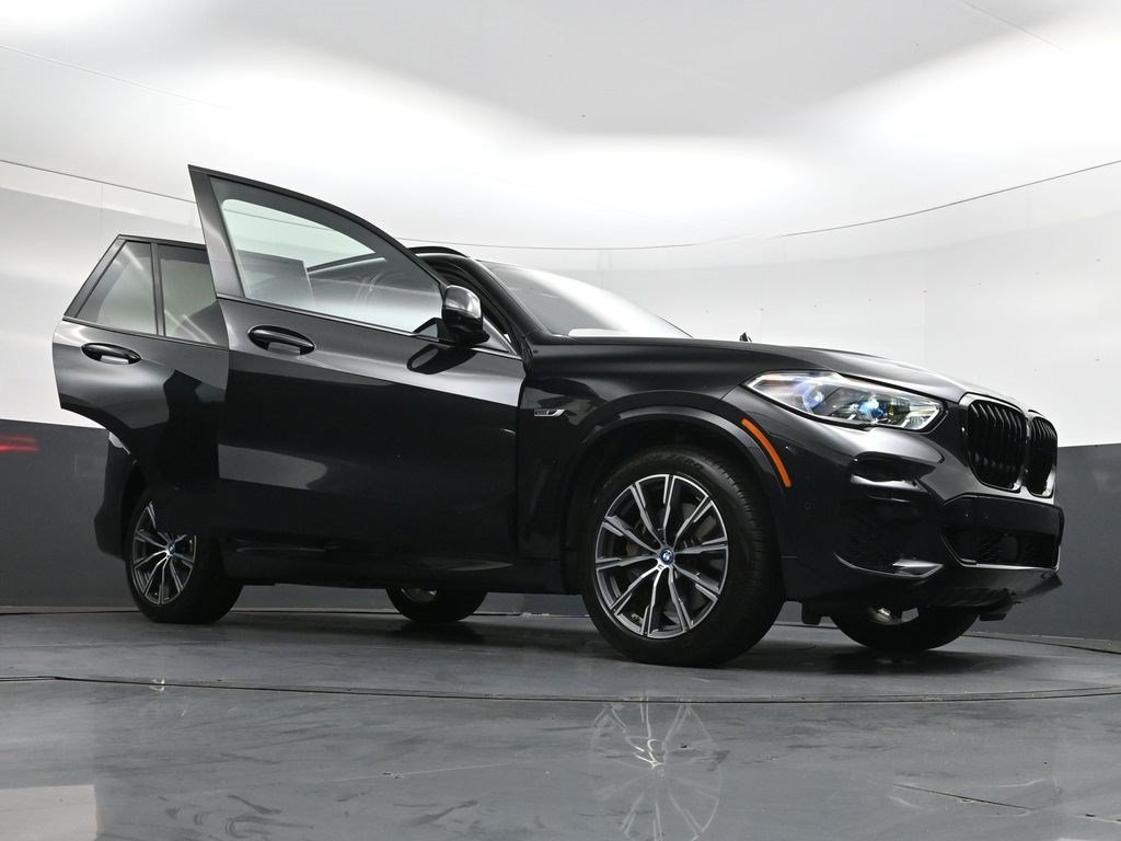 Used 2022 Black Sapphire Metallic BMW xDrive45e image 41
