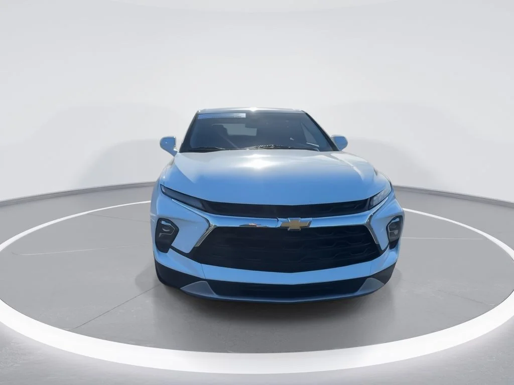 Used 2023 White Chevrolet LT image 3