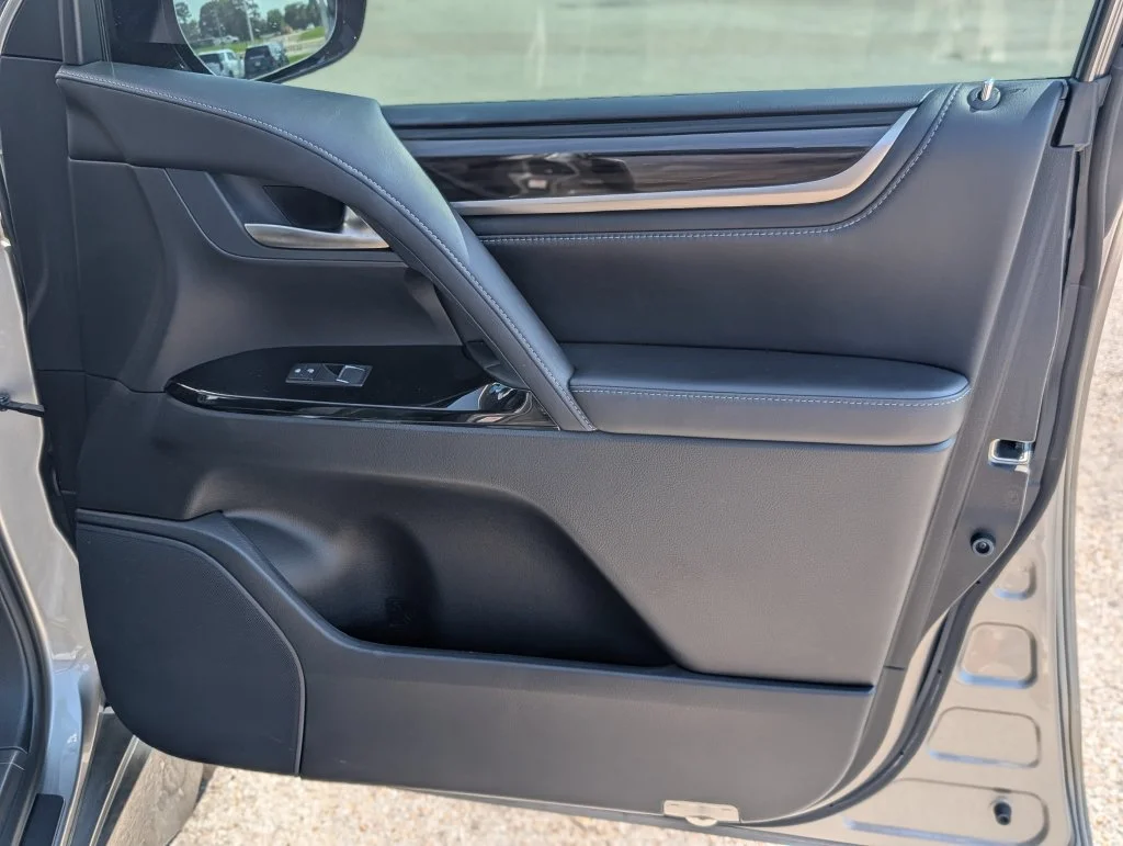 Used 2018 Silver Lexus 570 image 41