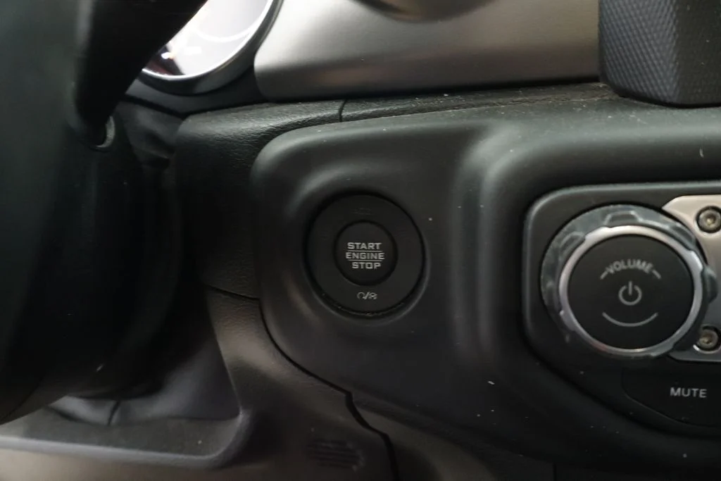 Certified Used 2020 Red Jeep Sport image 31