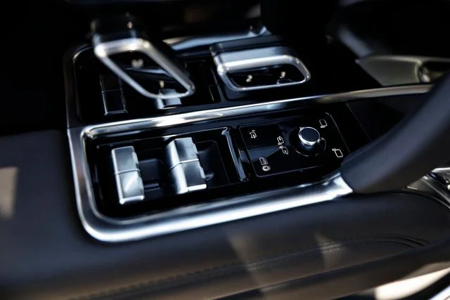 2025 Land Rover Range Rover SE - Photo 19