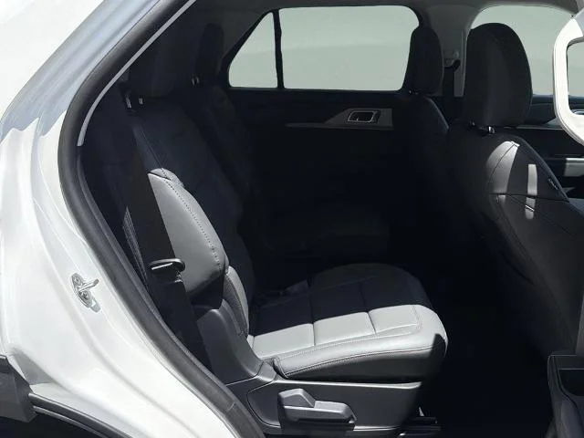 New 2026 Star White Metallic Tri-Coat Ford Active image 17