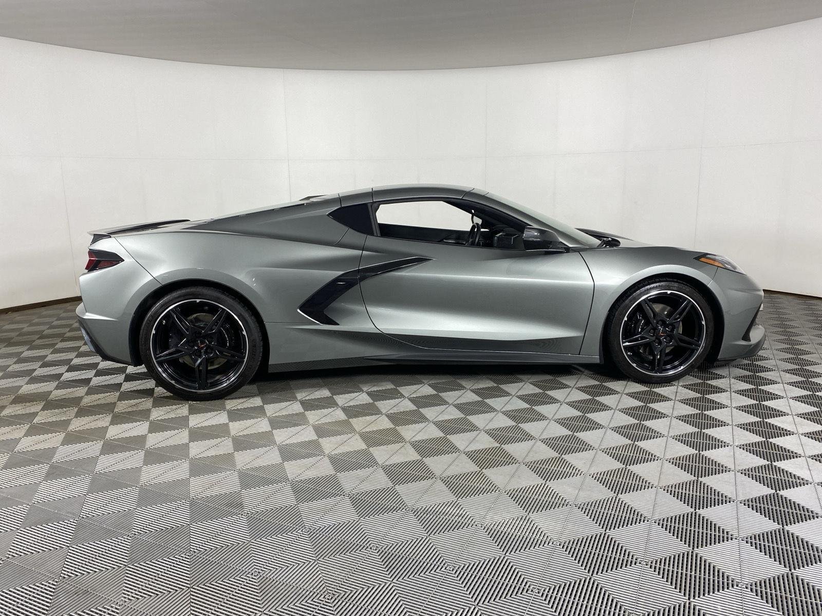 Used 2023 Hypersonic Gray Metallic Chevrolet 2LT image 9