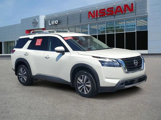 2024 Nissan Pathfinder SL 2WD's photo