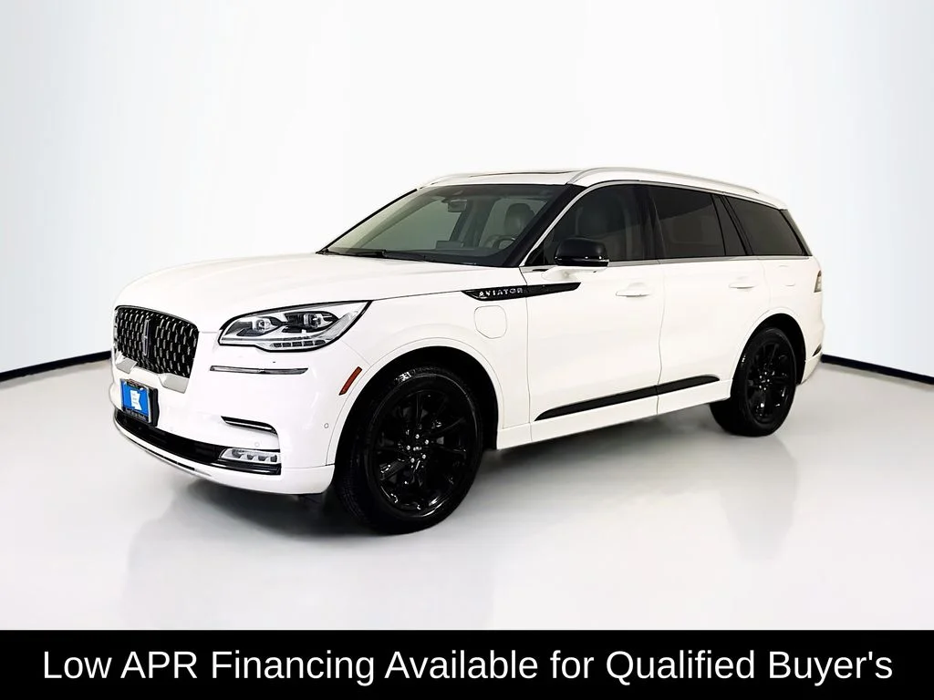 Used 2020 White Metallic Lincoln Grand Touring image 3