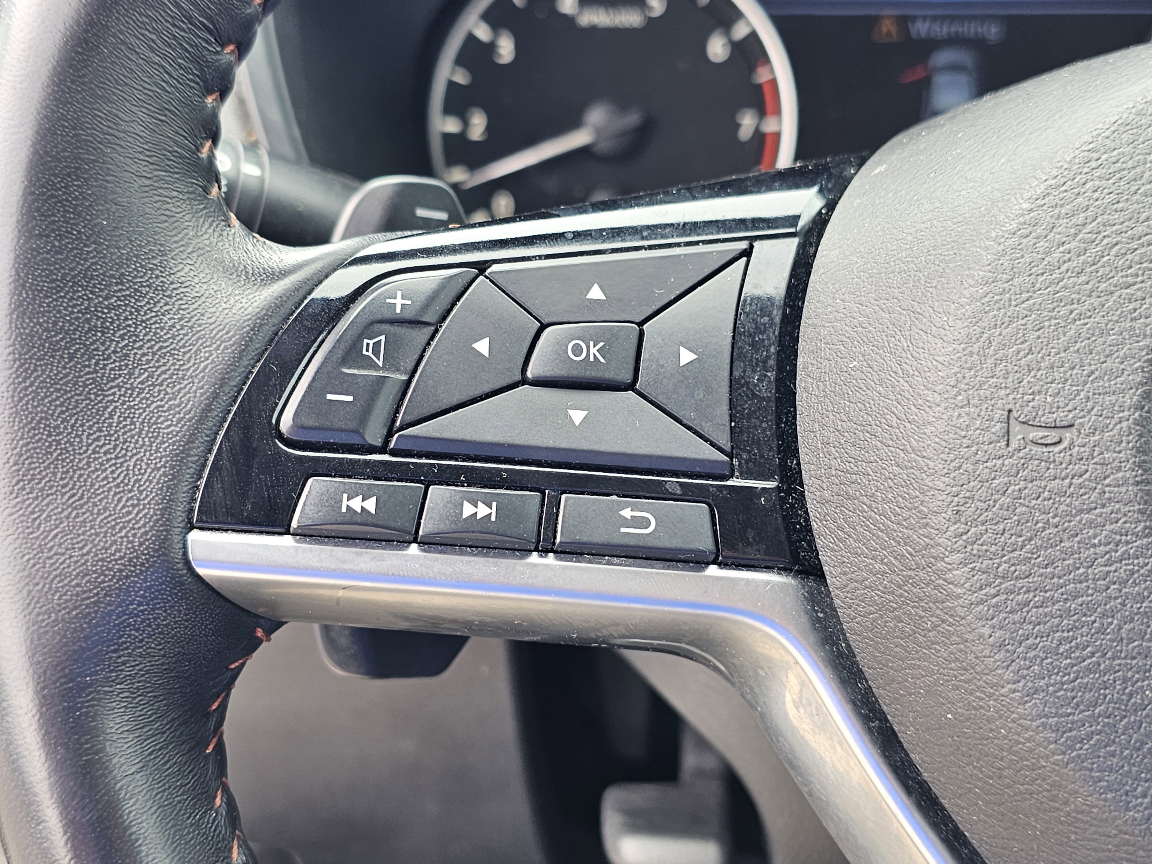 Used 2021 Pearl White Tricoat Nissan 2.5 SR image 19