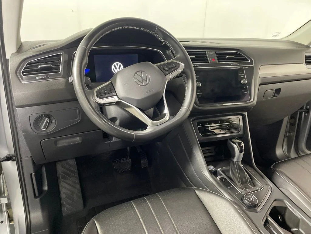 Used 2022 Silver Volkswagen 2.0T SE image 7