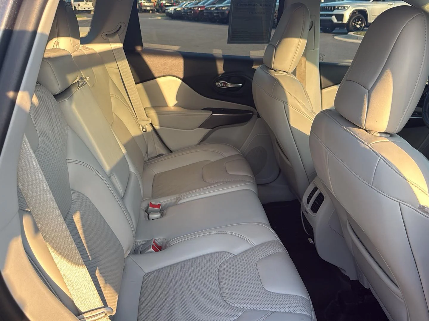 Used 2019 Granite Crystal Metallic Clearcoat Jeep Limited image 27