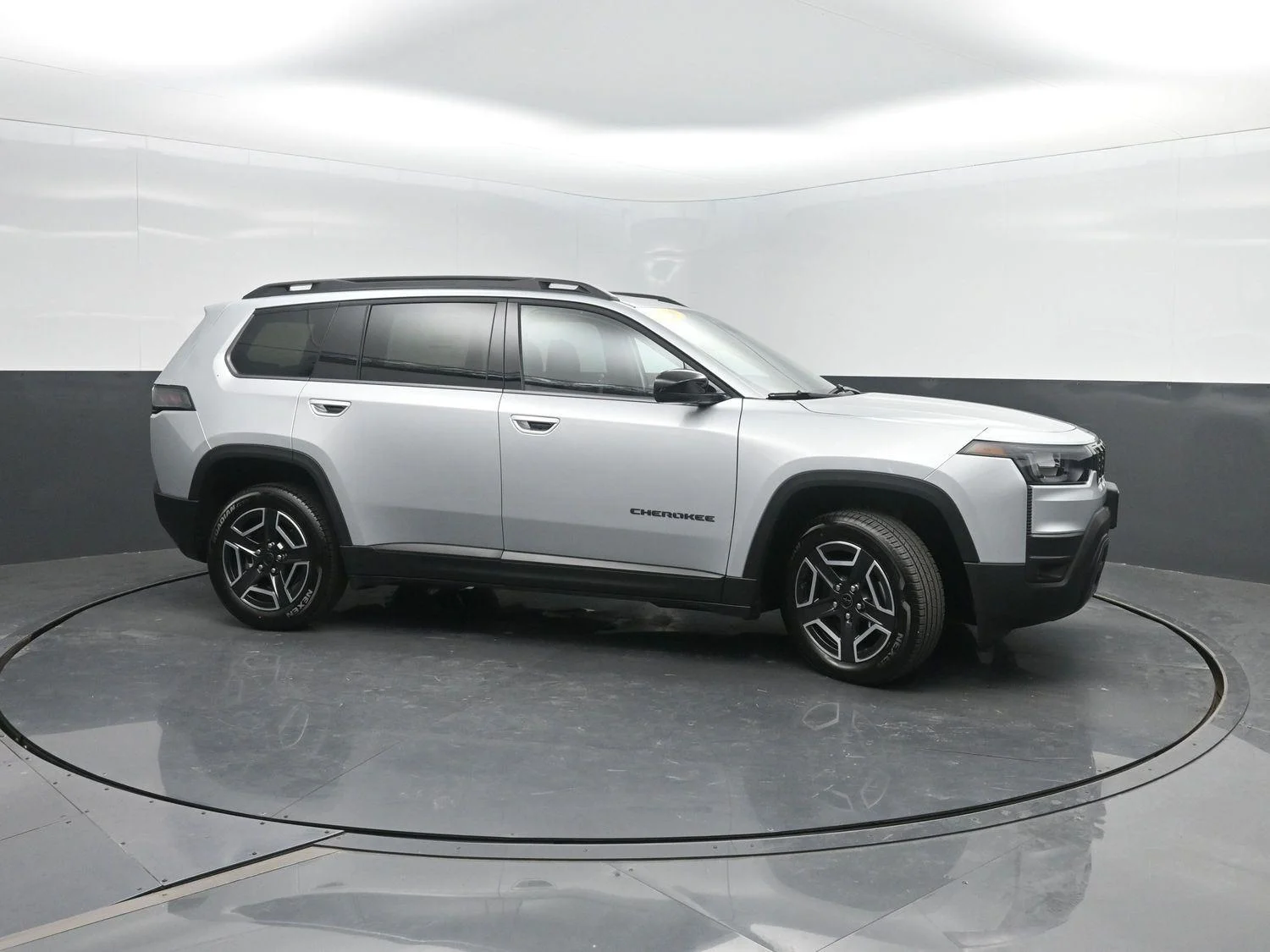 New 2026 Silver Zynith Clear-Coat Exterior Paint Jeep Laredo image 3