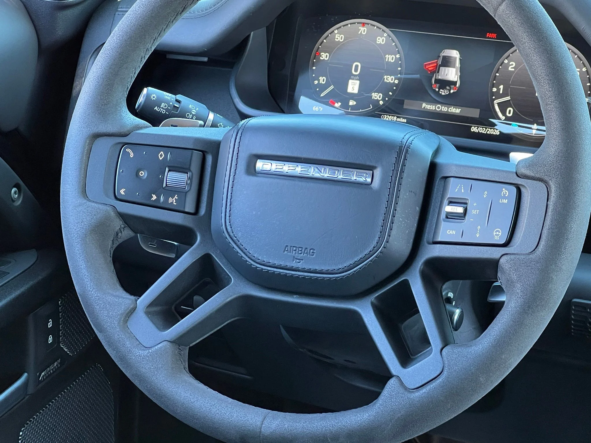 Used 2023 Black Land Rover V8 image 27