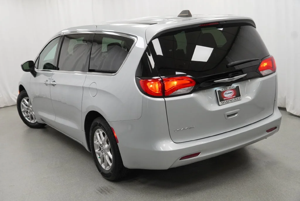 Used 2024 Silver Chrysler LX image 15