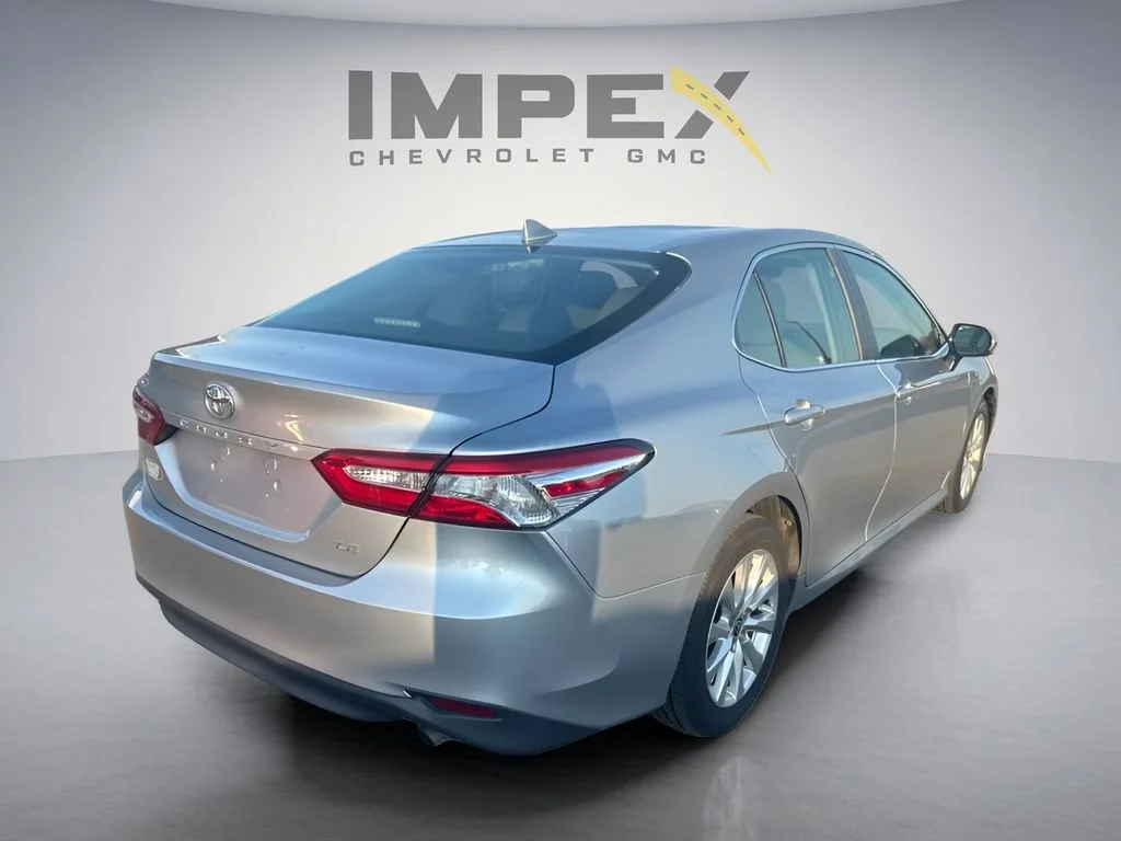 Used 2020  Toyota LE image 5