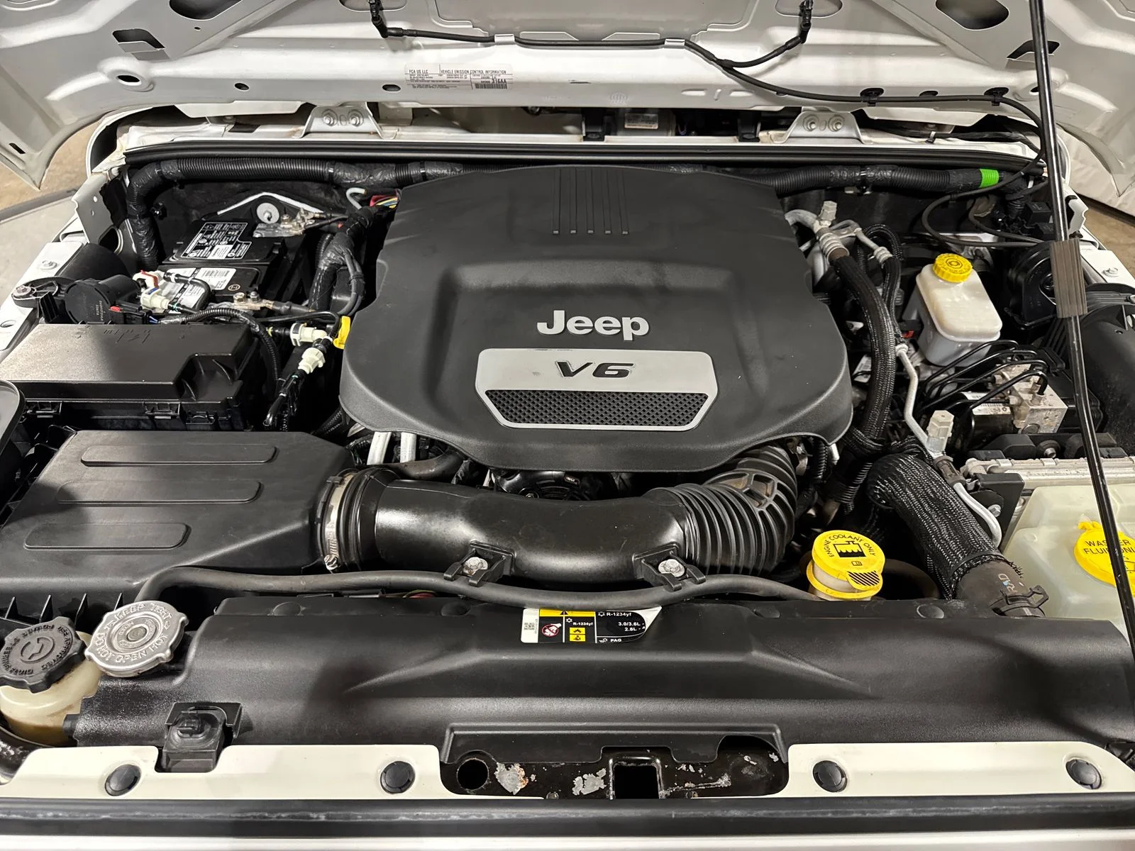 Used 2018 Bright White Clearcoat Jeep Unlimited Sport image 26