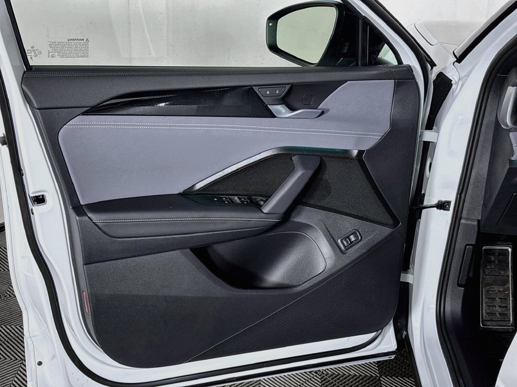 New 2026  Volkswagen SE R-Line Black image 10