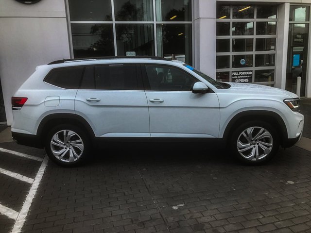 Used 2023 Pure White Volkswagen 3.6L V6 SE w/Technology image 9